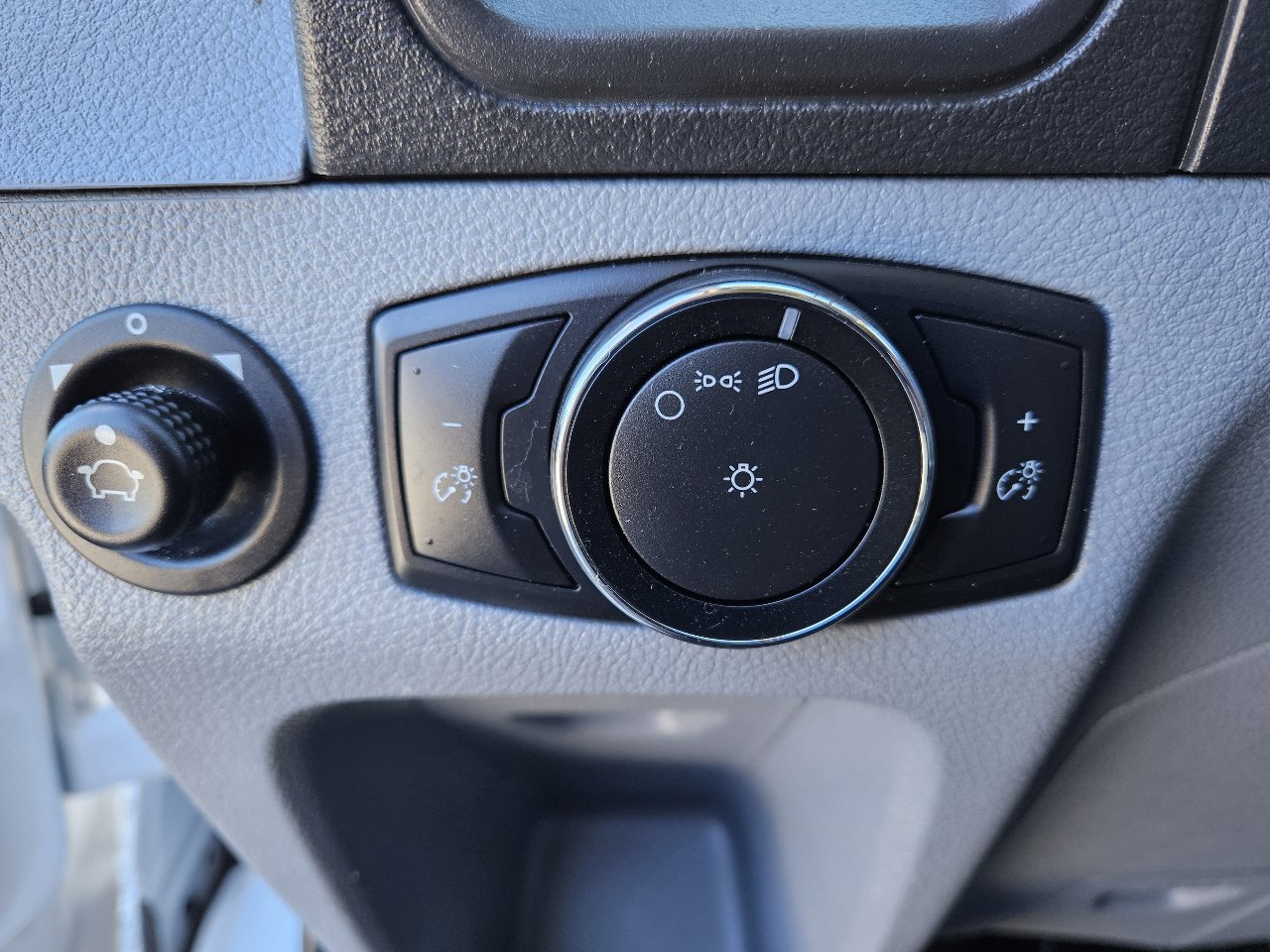 Used 2017 Ford Transit 350 XL image 12