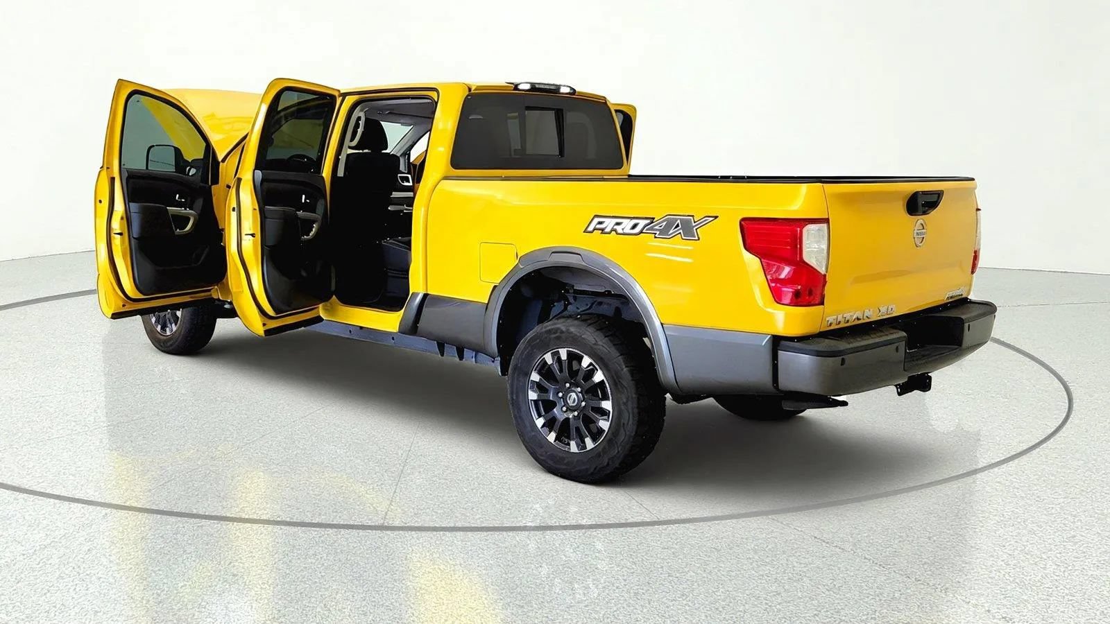 Used 2017 Nissan Titan PRO-4X w/ Pro-4x Convenience Package AWD/4WD image 10