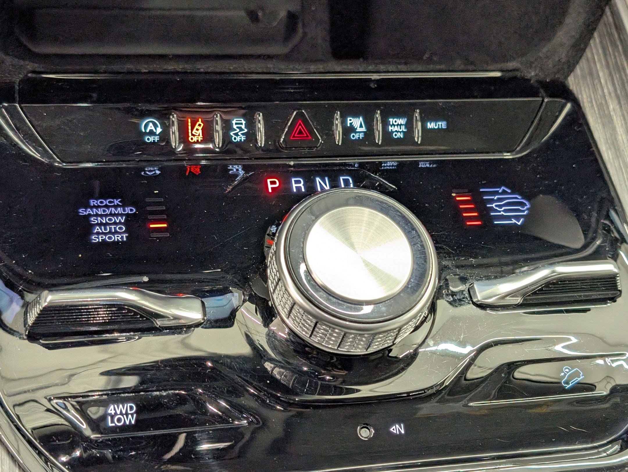 Used 2023 Jeep Wagoneer Series III w/ Preferred Equipment Group image 26