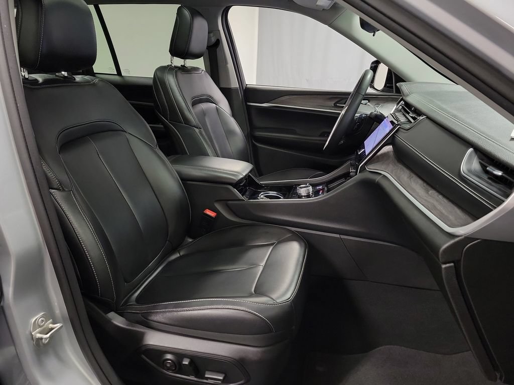 Used 2023 Jeep Grand Cherokee Limited AWD/4WD image 27
