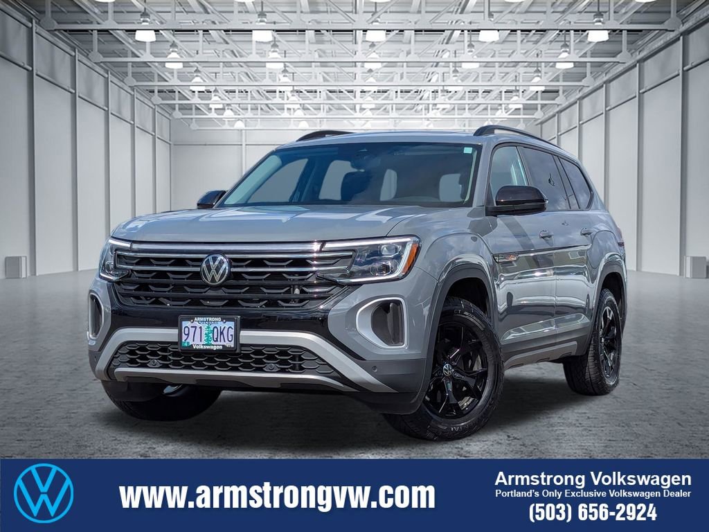 Used 2025 Volkswagen Atlas Peak Edition SE image 1