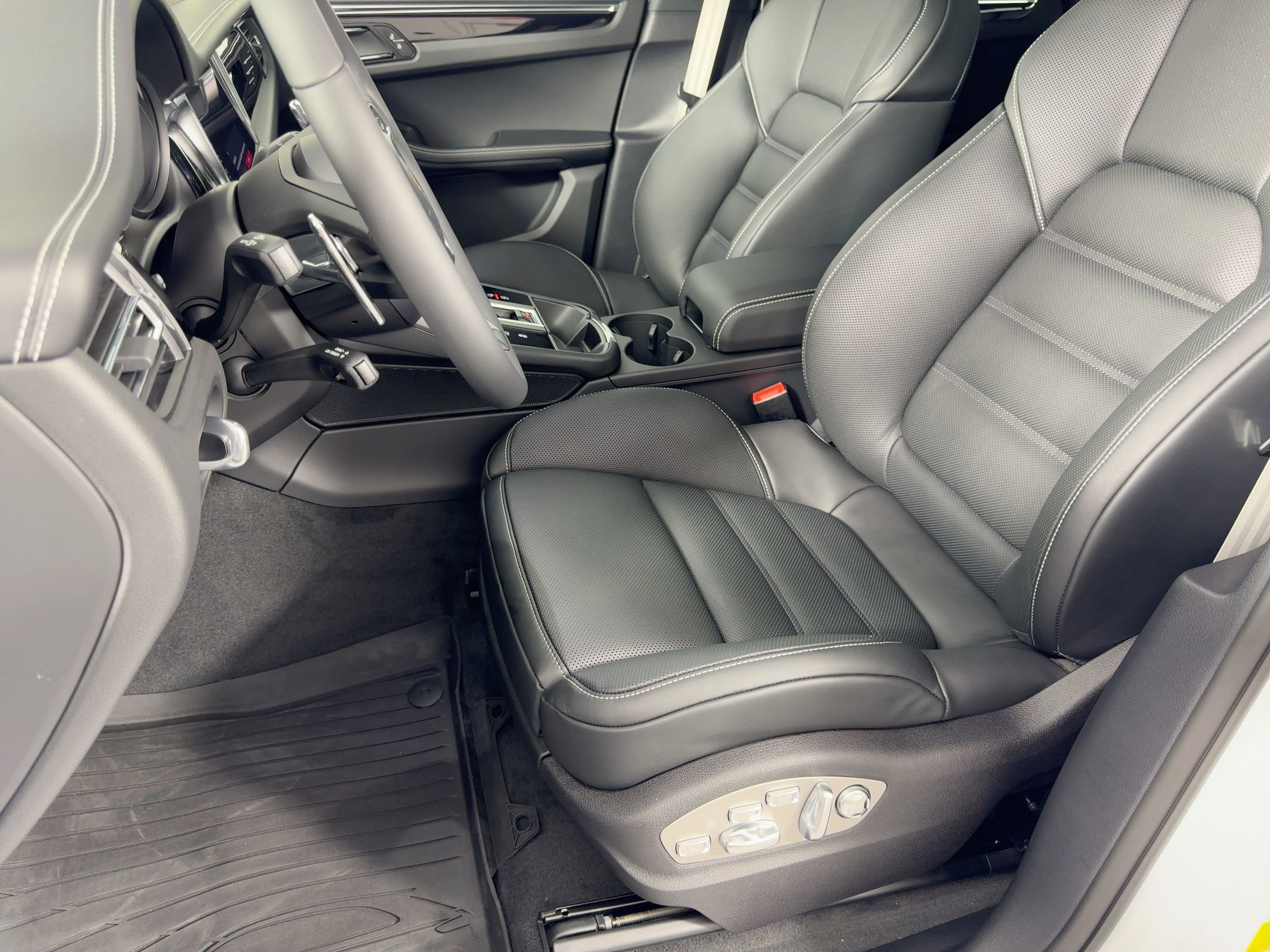 Used 2026 Porsche Macan S image 5