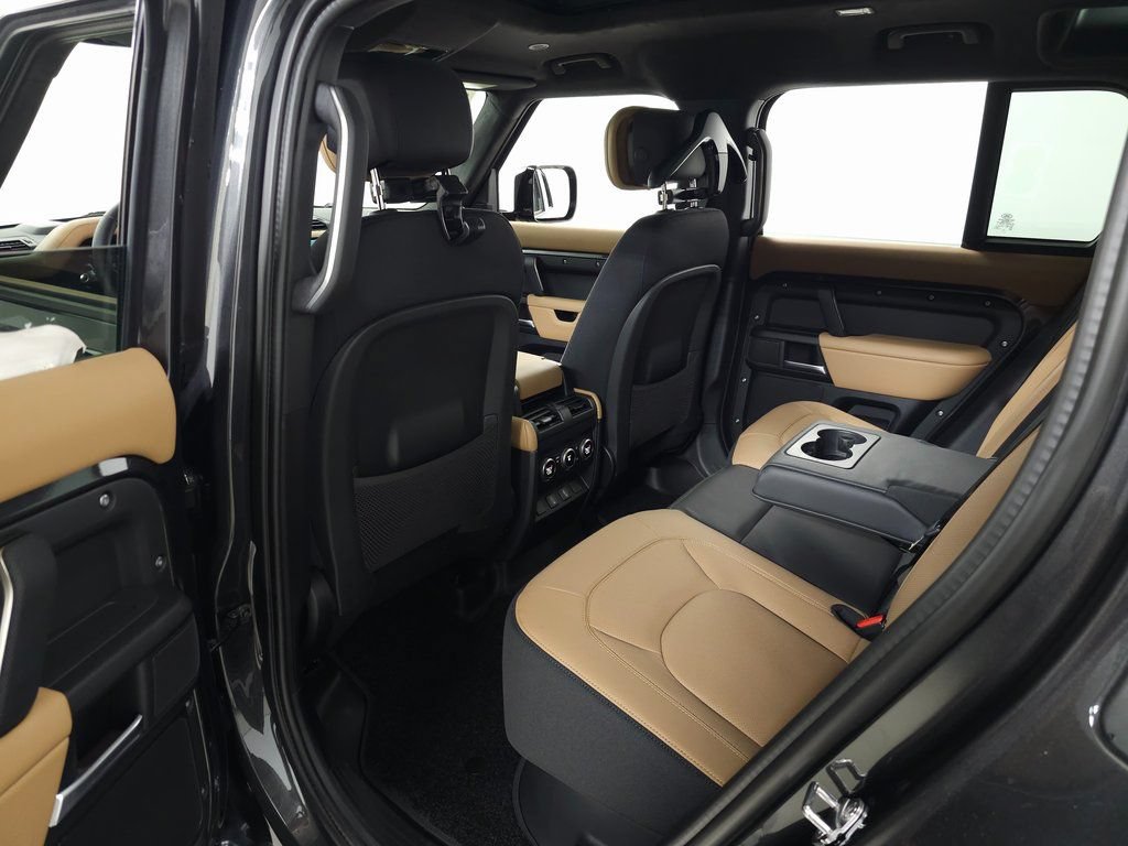 Certified 2026 Land Rover Defender 110 V8 AWD/4WD image 37