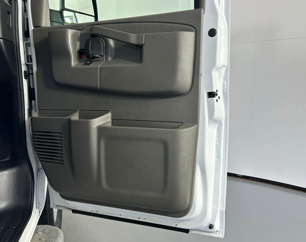 Used 2024 GMC Savana 2500 w/ Driver Convenience Package image 9