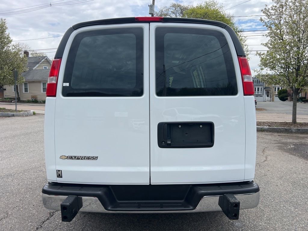 Used 2024 Chevrolet Express 2500 w/ Driver Convenience Package RWD image 5