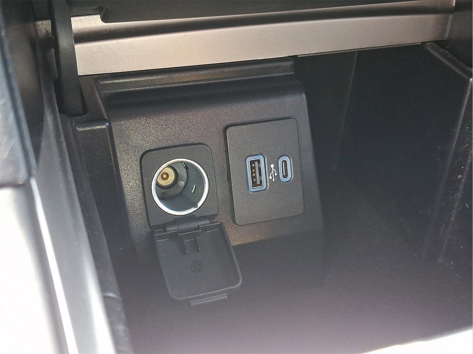 Used 2023 Ford Explorer XLT image 24