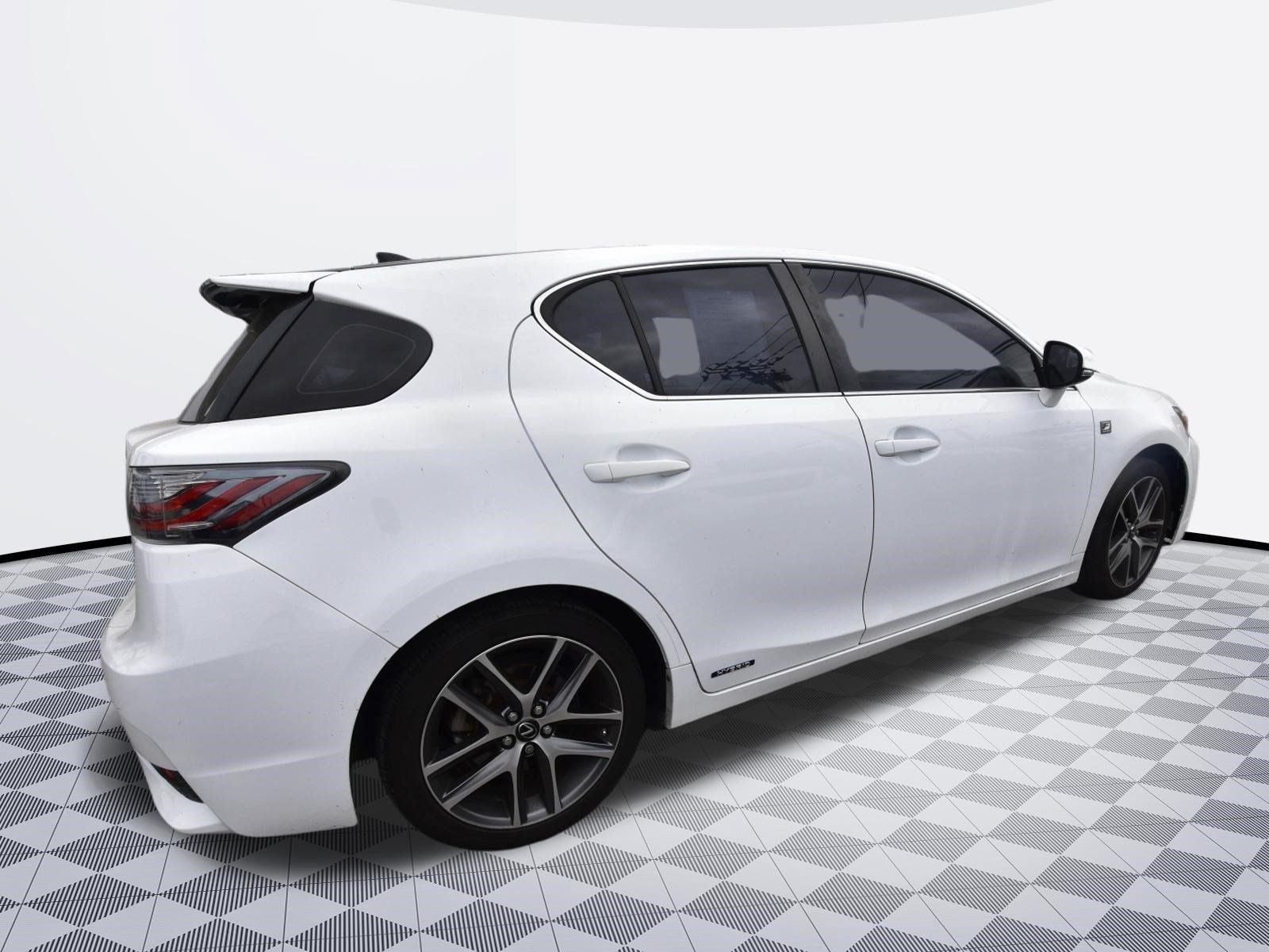 Used 2015 Lexus CT 200h w/ Navigation Package FWD image 7