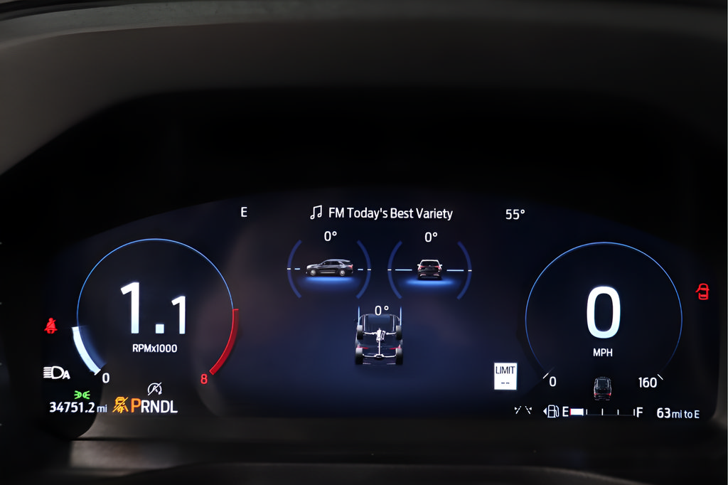 Used 2025 Ford Explorer ST-Line w/ ST-Line Street Pack AWD/4WD image 15