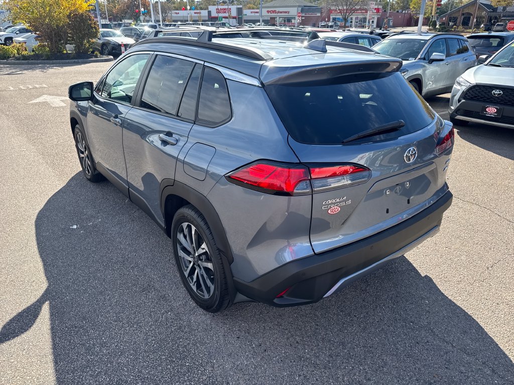 Used 2022 Toyota Corolla Cross XLE w/ Convenience Package AWD/4WD image 5