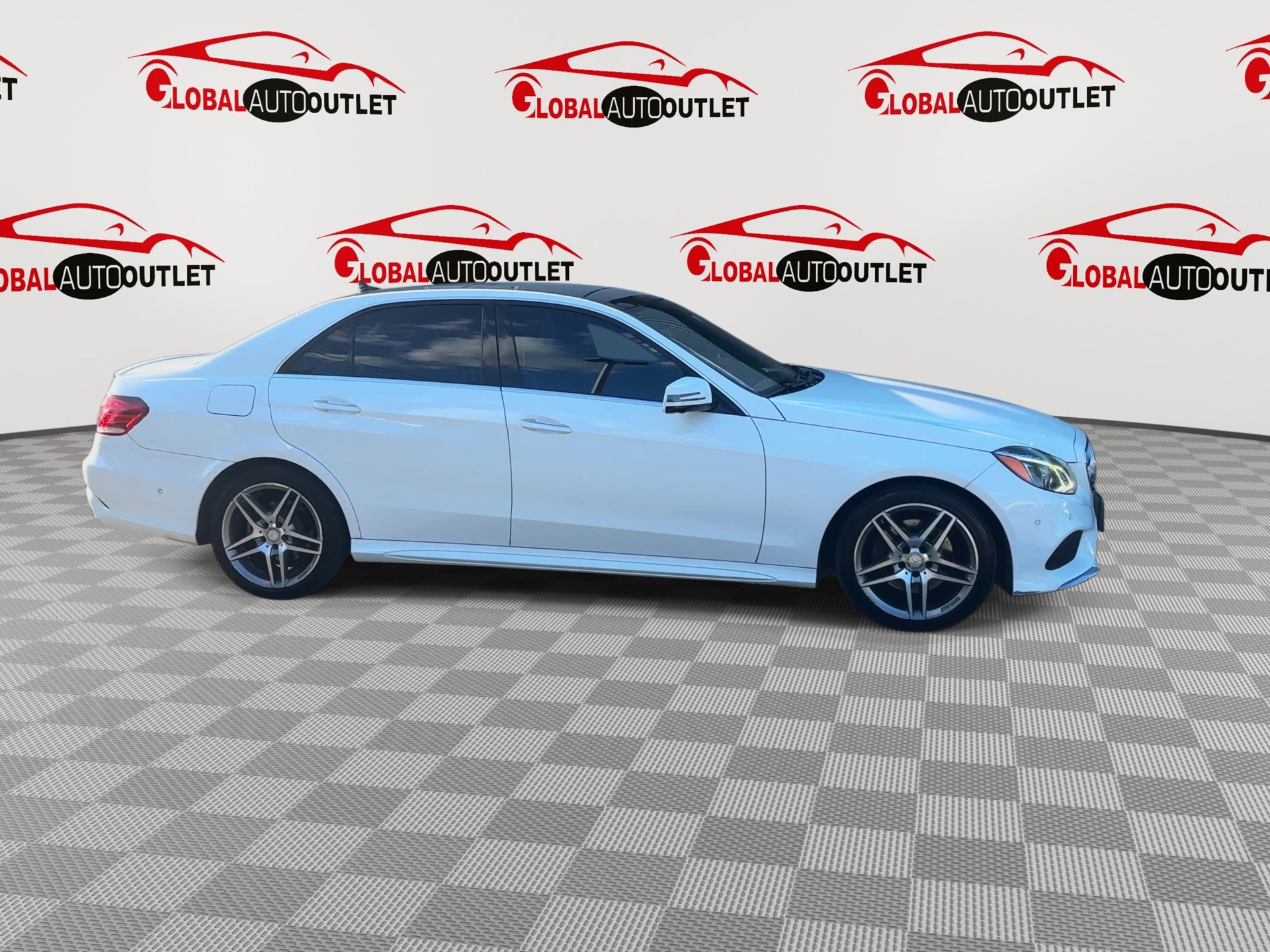 Used 2016 Mercedes-Benz E 400 Sedan image 9