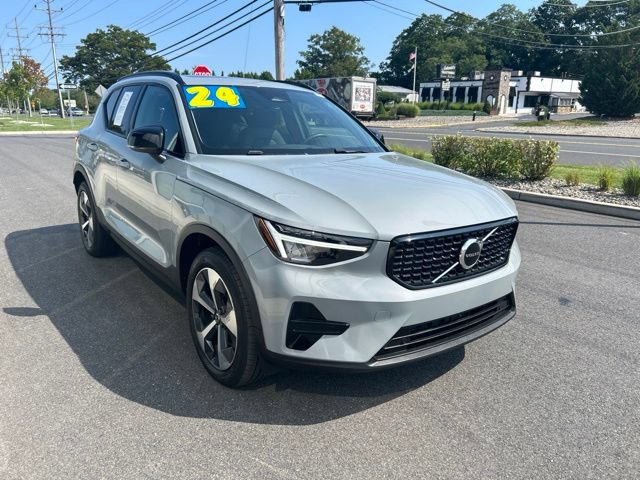 Used 2024 Volvo XC40 B5 Core AWD/4WD image 6