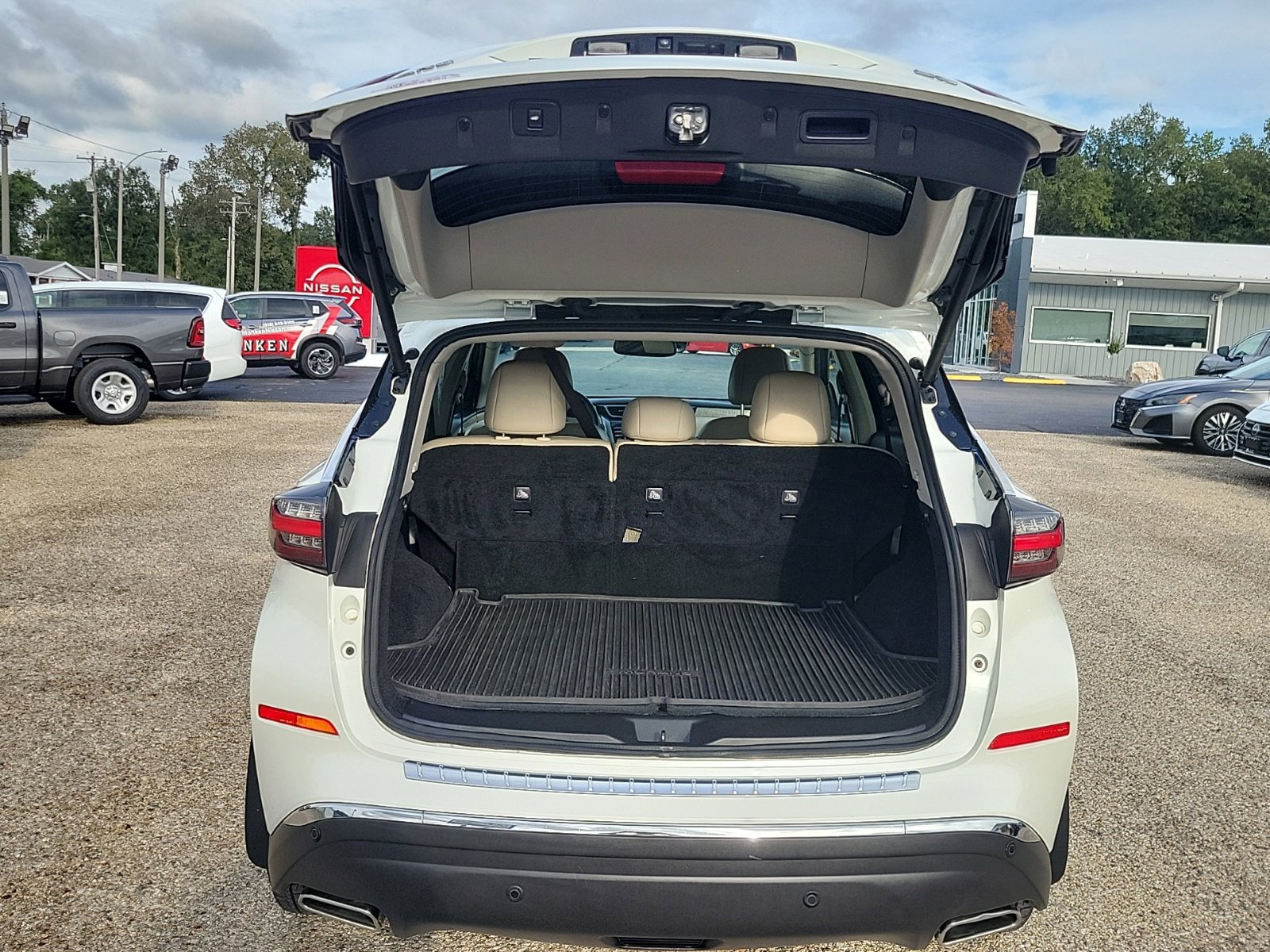 Used 2020 Nissan Murano SL w/ Cargo Package FWD image 9