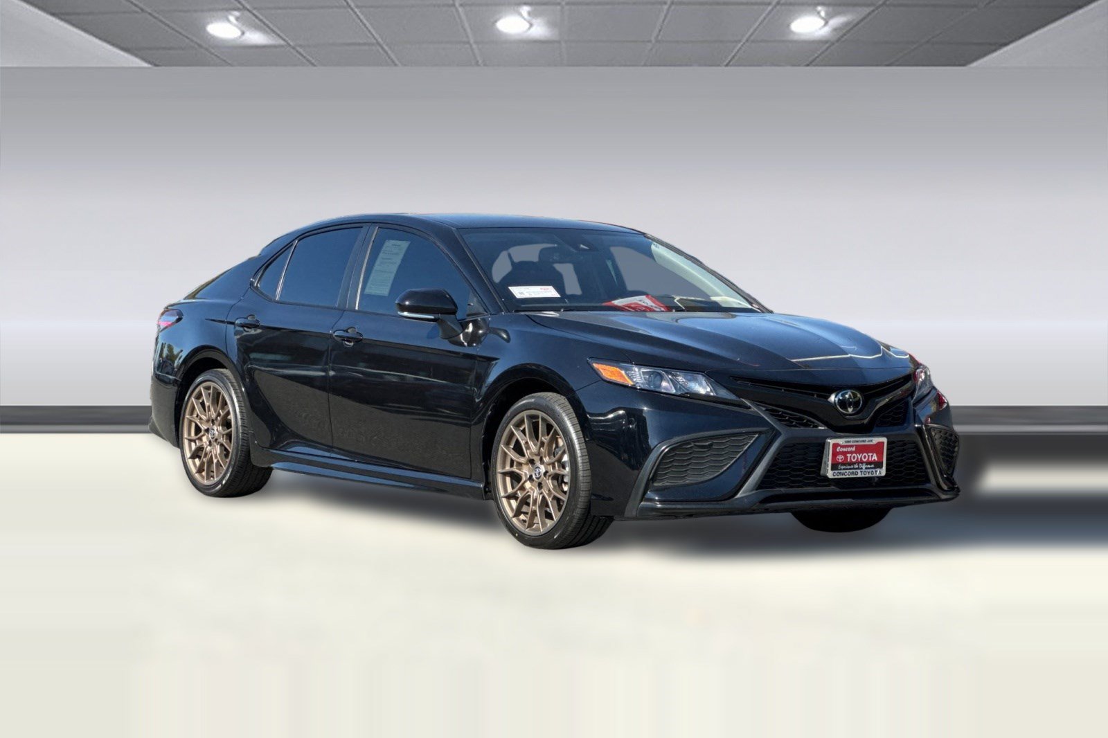 Used 2024 Toyota Camry SE w/ Convenience Package FWD image 7
