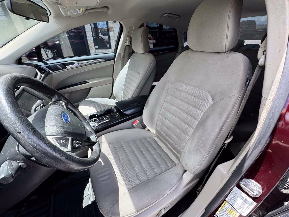 Used 2018 Ford Fusion SE w/ Fusion SE Technology Package FWD image 7
