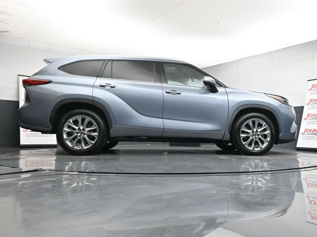 Used 2020 Toyota Highlander XLE FWD image 38
