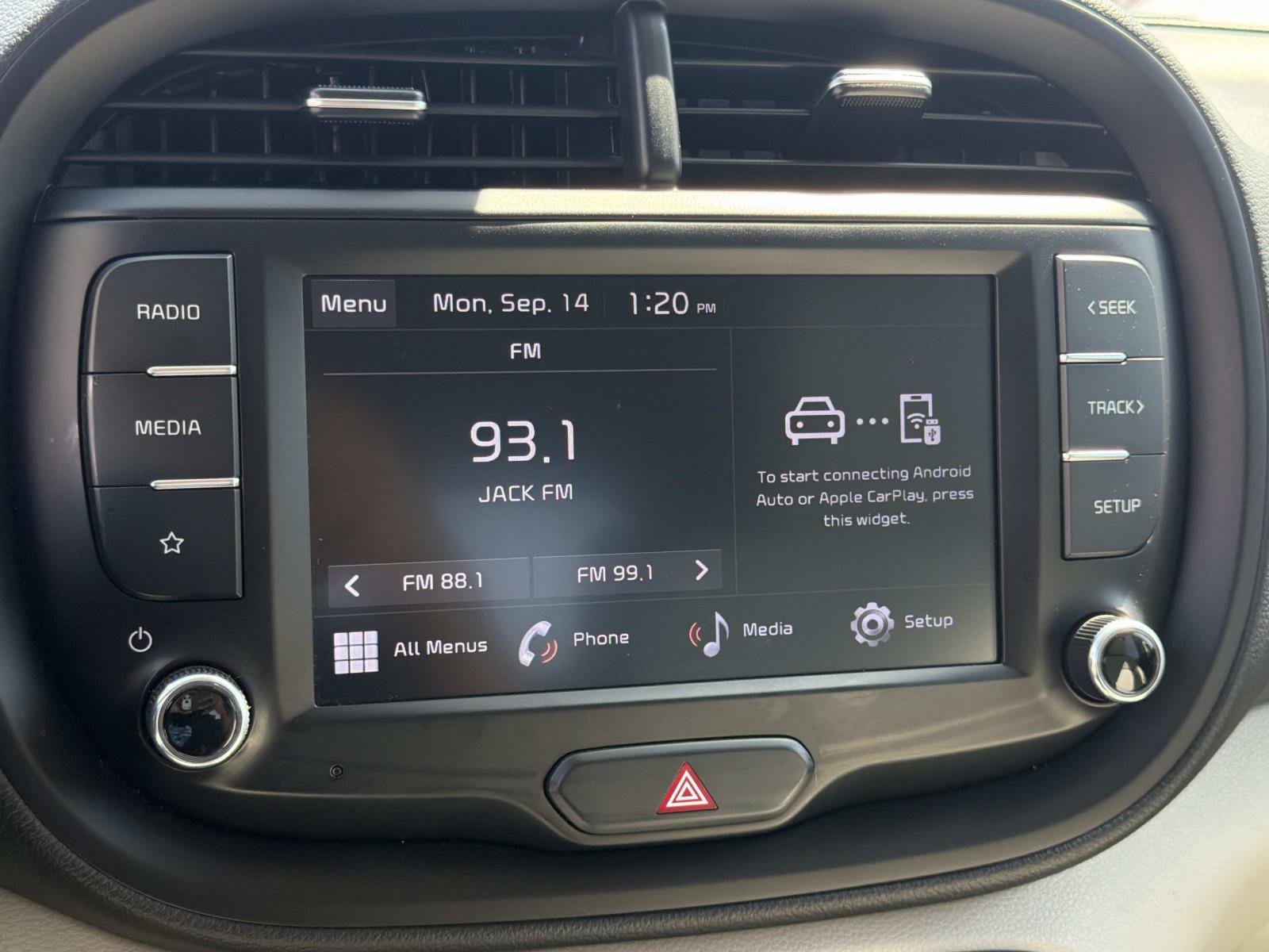 Used 2023 Kia Soul LX FWD image 13