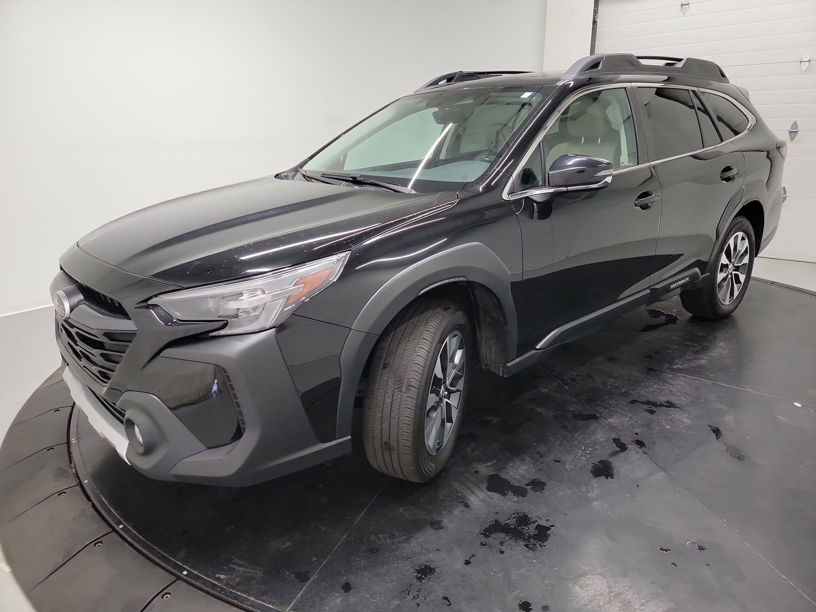 Used 2023 Subaru Outback Limited AWD/4WD image 3