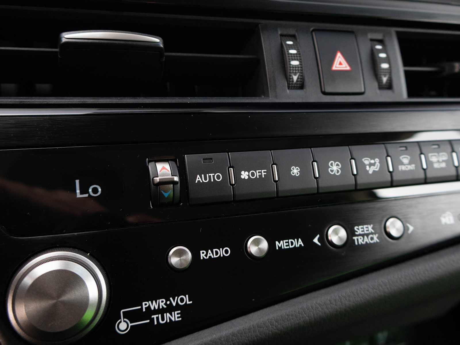 Used 2025 Lexus ES 300h w/ Premium Package image 30