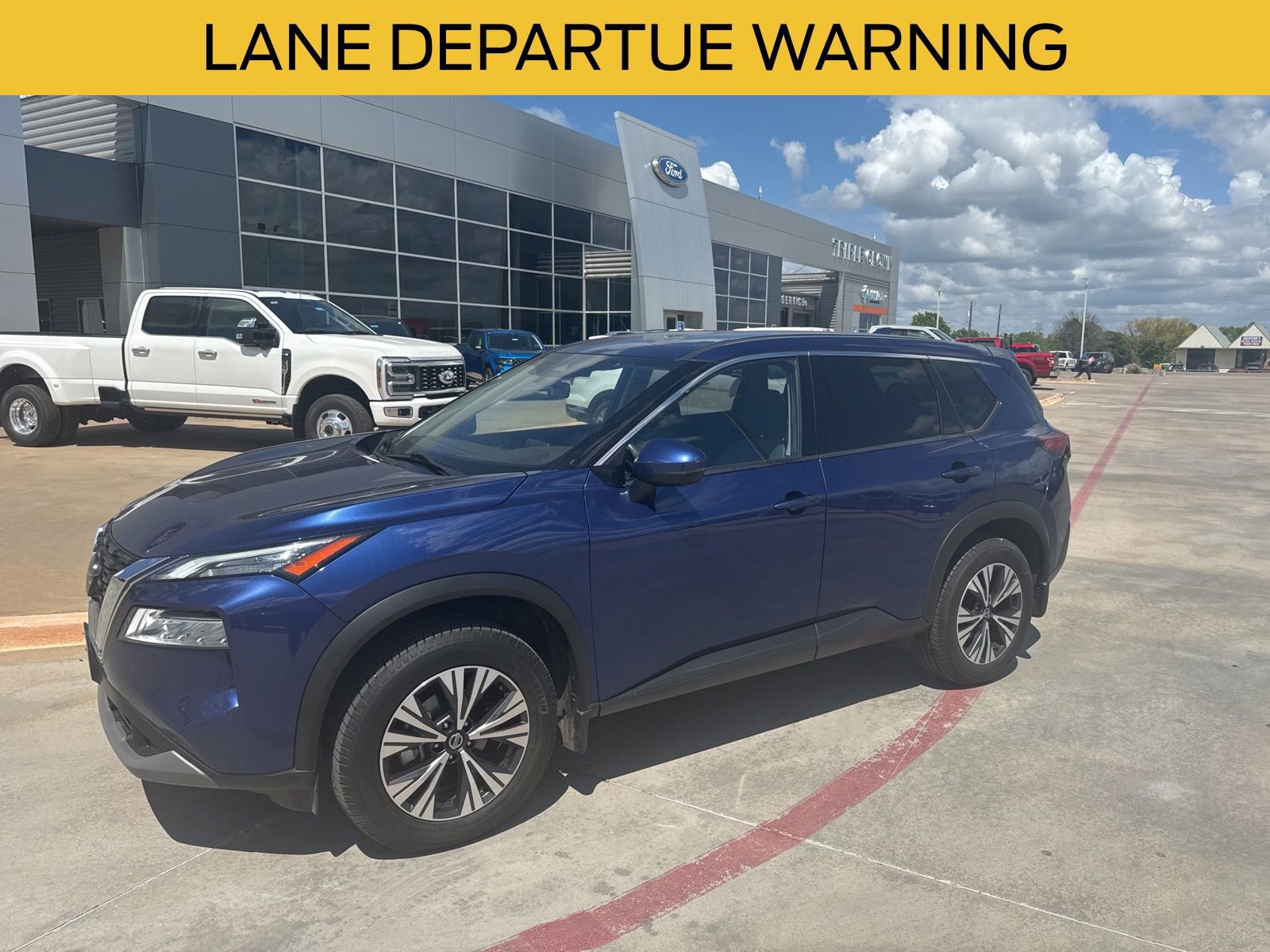 Used 2021 Nissan Rogue SV image 1
