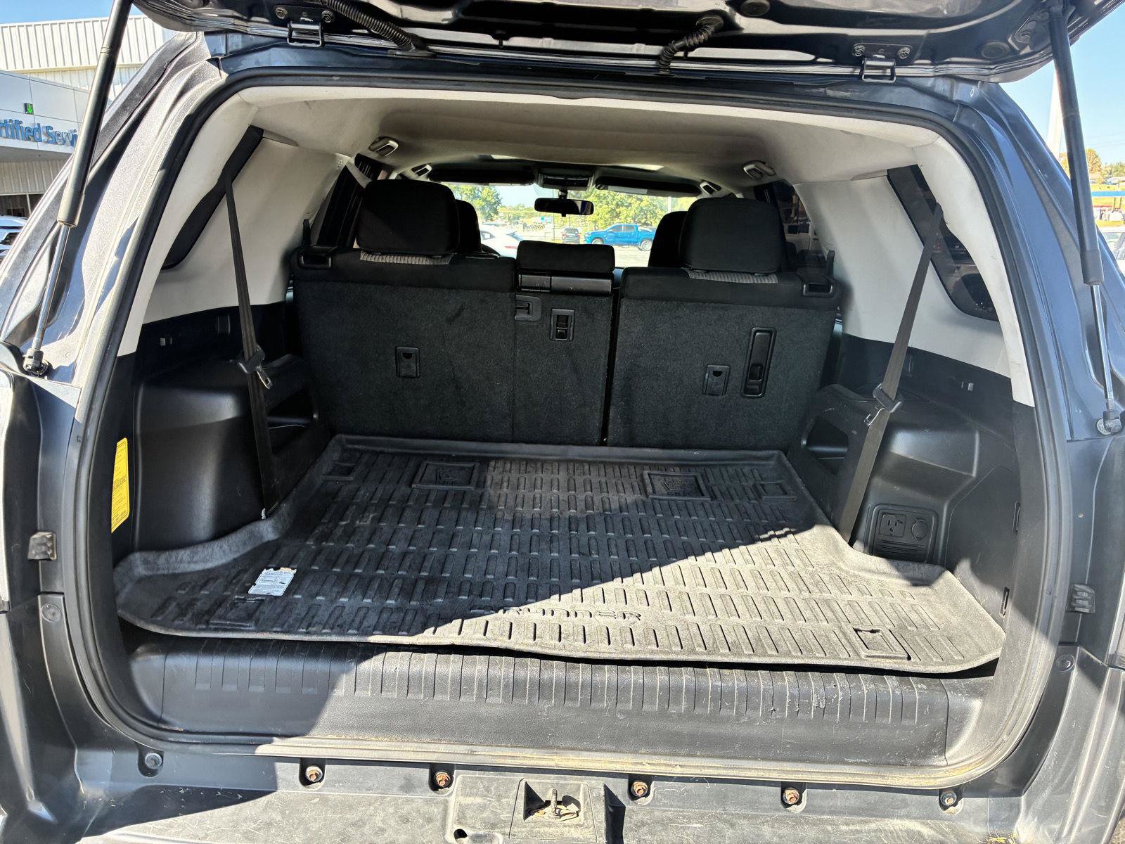 Used 2016 Toyota 4Runner SR5 AWD/4WD image 11