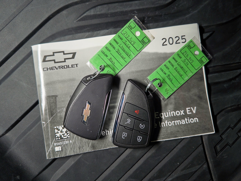 Used 2025 Chevrolet Equinox EV LT AWD/4WD image 24