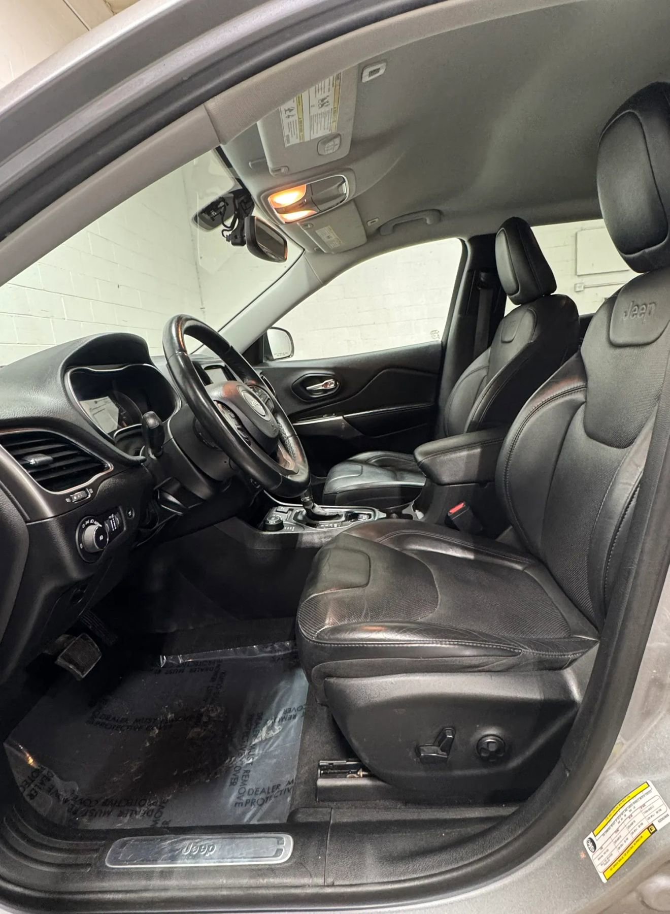 Used 2019 Jeep Cherokee Limited image 14