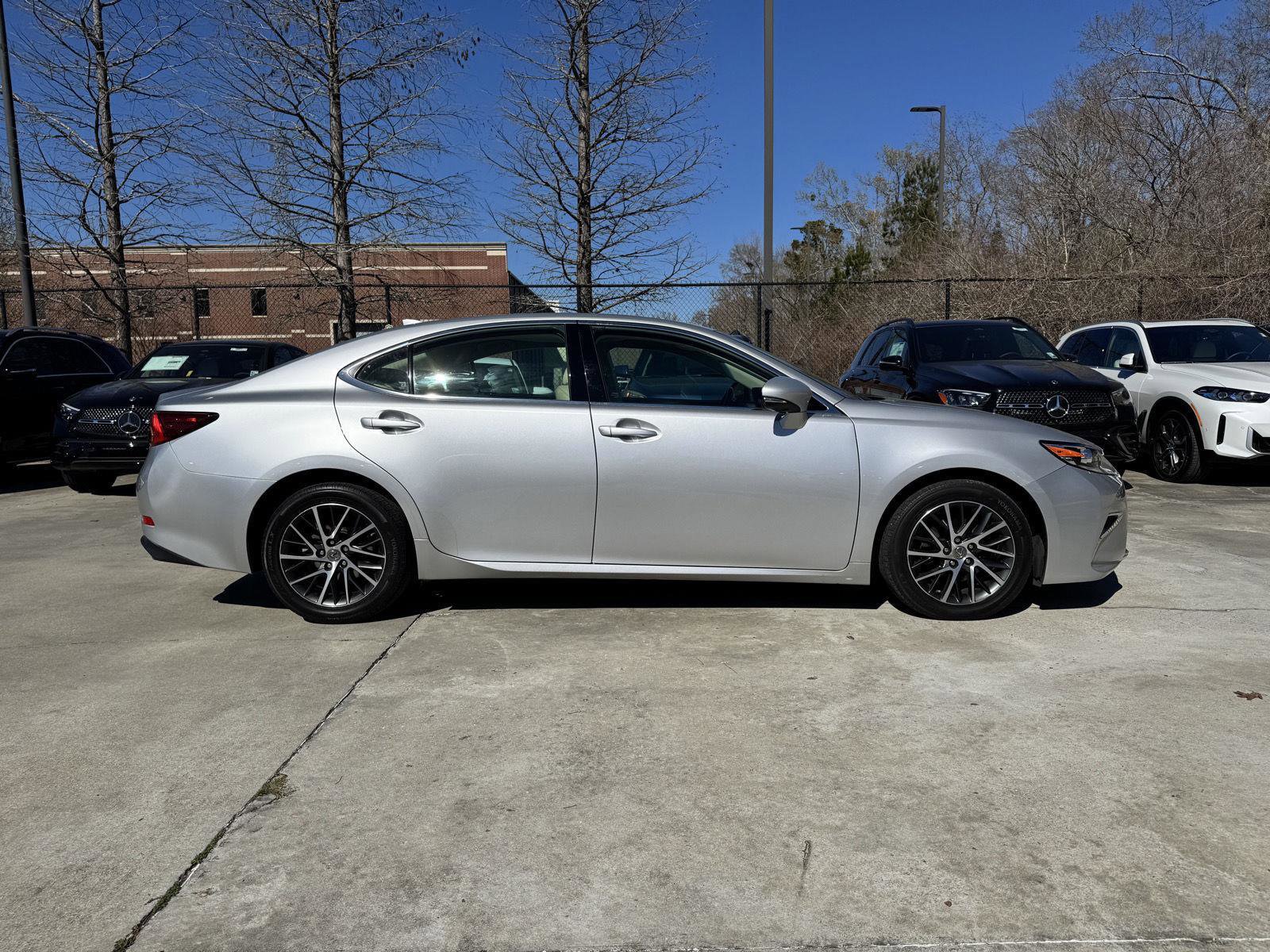 Used 2018 Lexus ES 350 w/ Luxury Package w/Wood Trim image 26