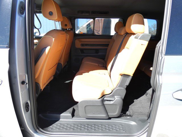 New 2025 Volkswagen ID. Buzz Pro S RWD image 16
