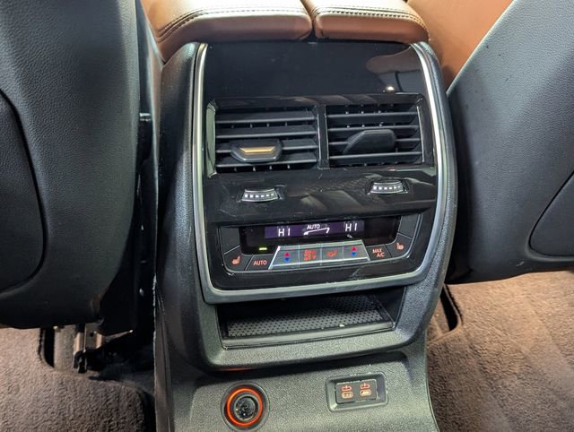 Used 2021 BMW X7 M50i image 11