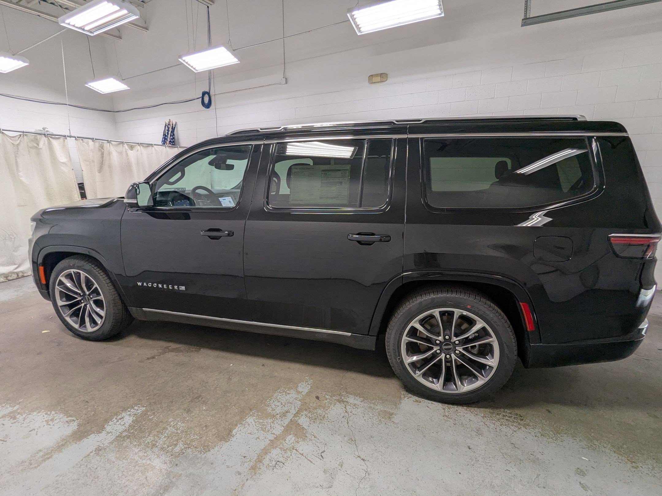 New 2025 Jeep Wagoneer Series III w/ Premium Group I image 8