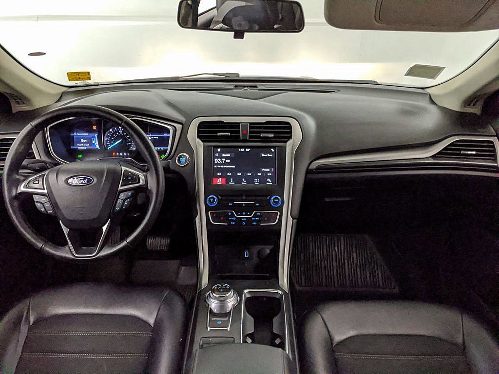 Used 2017 Ford Fusion SE w/ Equipment Group 601A image 7