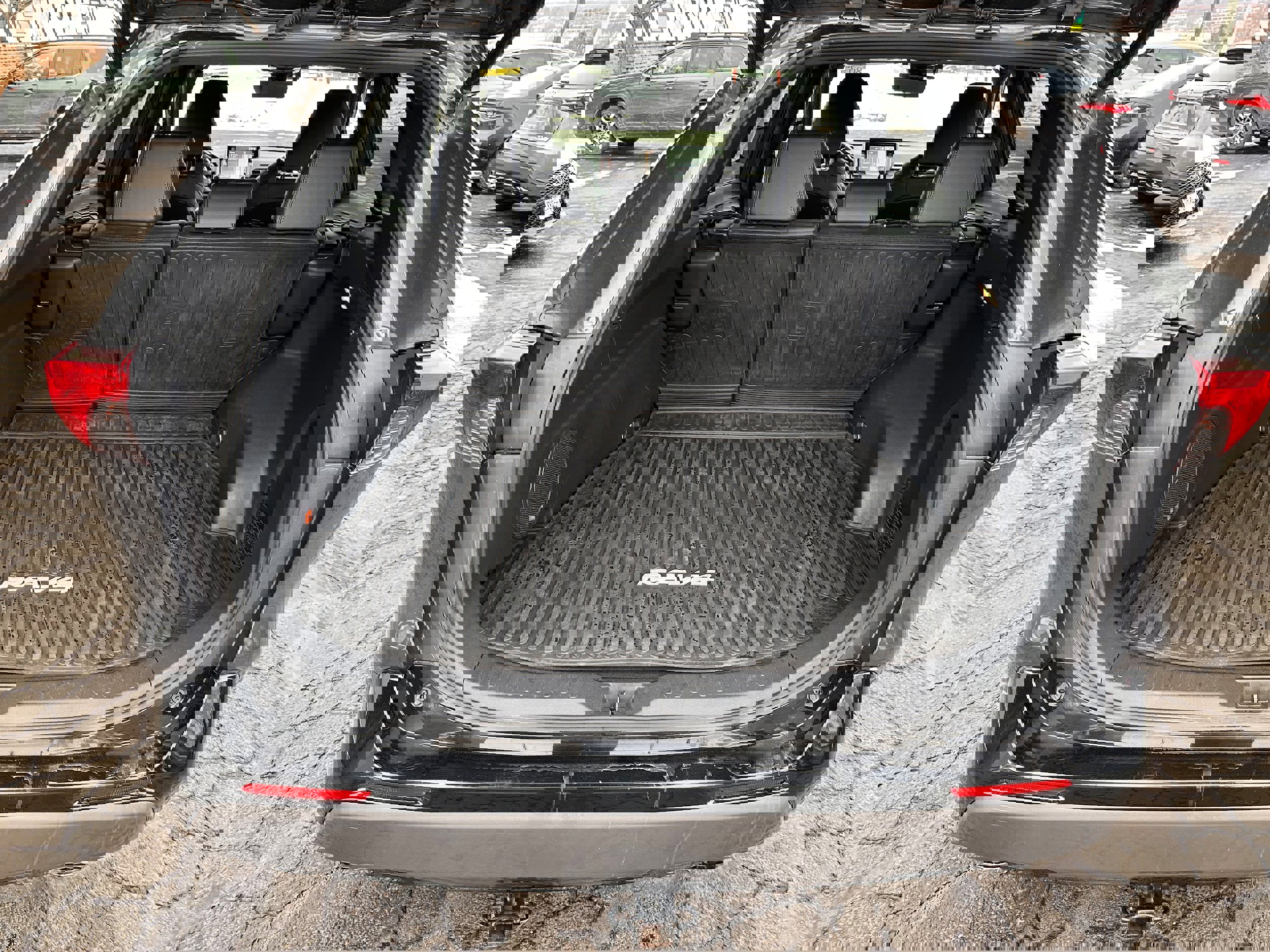 Used 2020 Toyota RAV4 XSE image 9