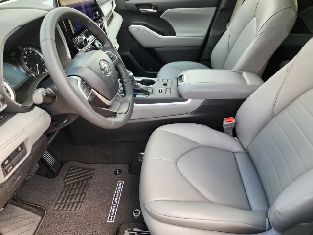 New 2026 Toyota Highlander XLE AWD/4WD image 9