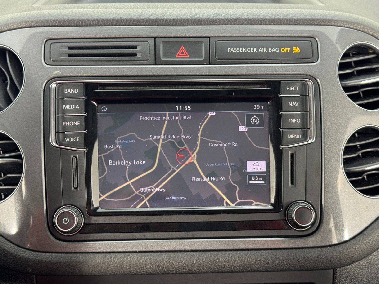 Used 2017 Volkswagen Tiguan Sport image 24