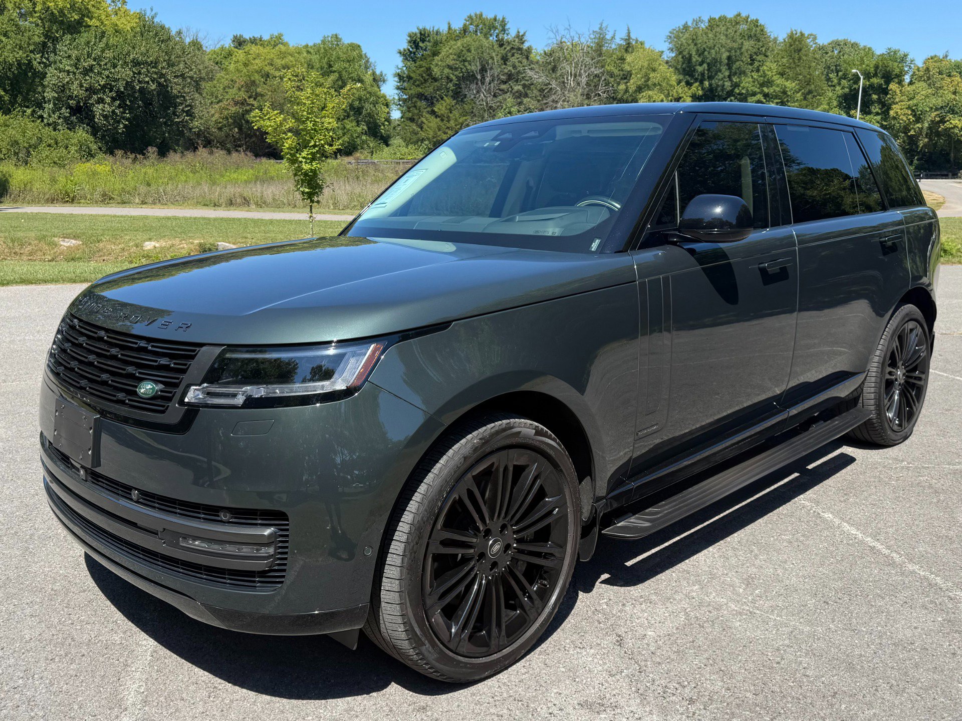 Used 2024 Land Rover Range Rover Long Wheelbase Autobiography image 2