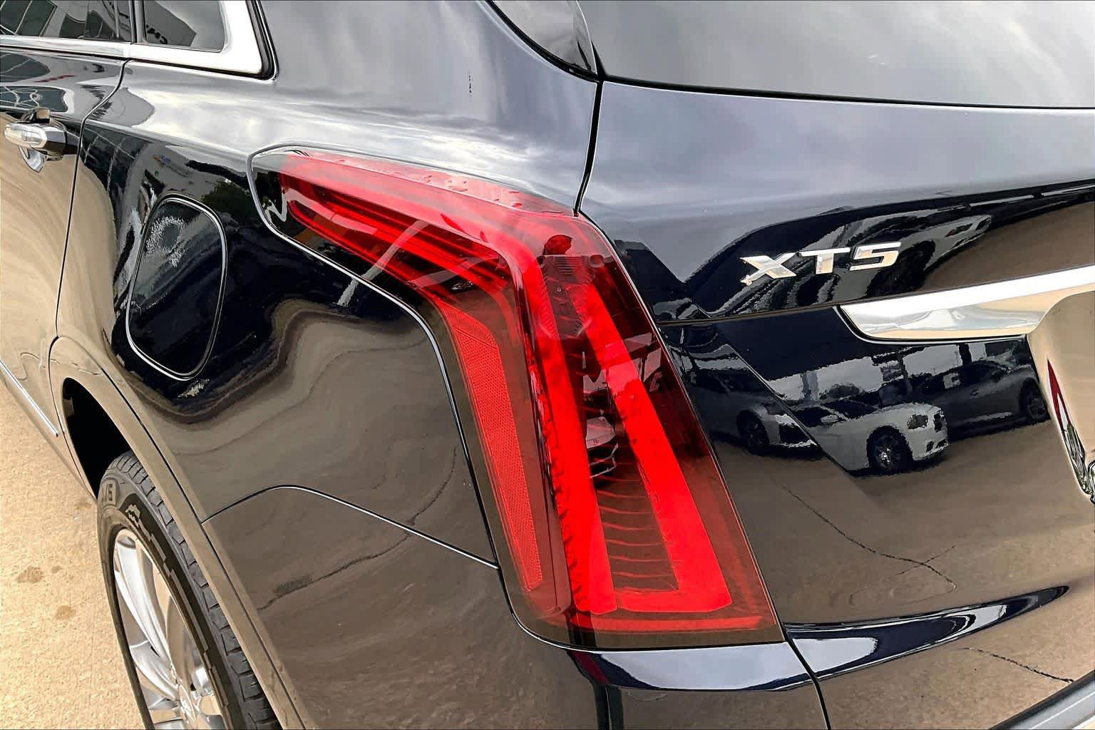 Used 2021 Cadillac XT5 Premium Luxury w/ LPO, Floor Liner Package FWD image 29