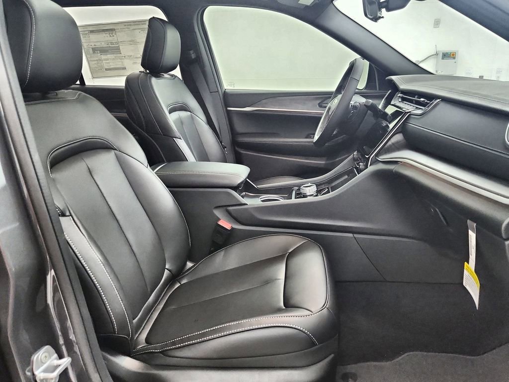 New 2025 Jeep Grand Cherokee Limited image 34