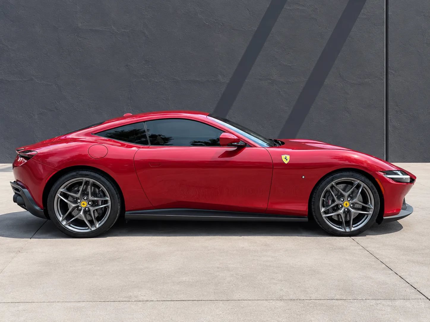 Used 2022 Ferrari Roma RWD image 2