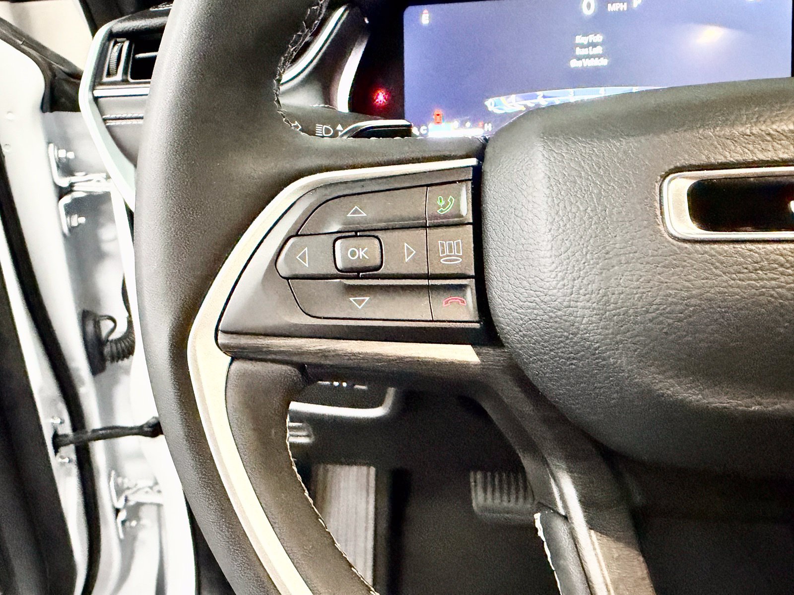 Used 2024 Jeep Grand Cherokee Limited RWD image 27