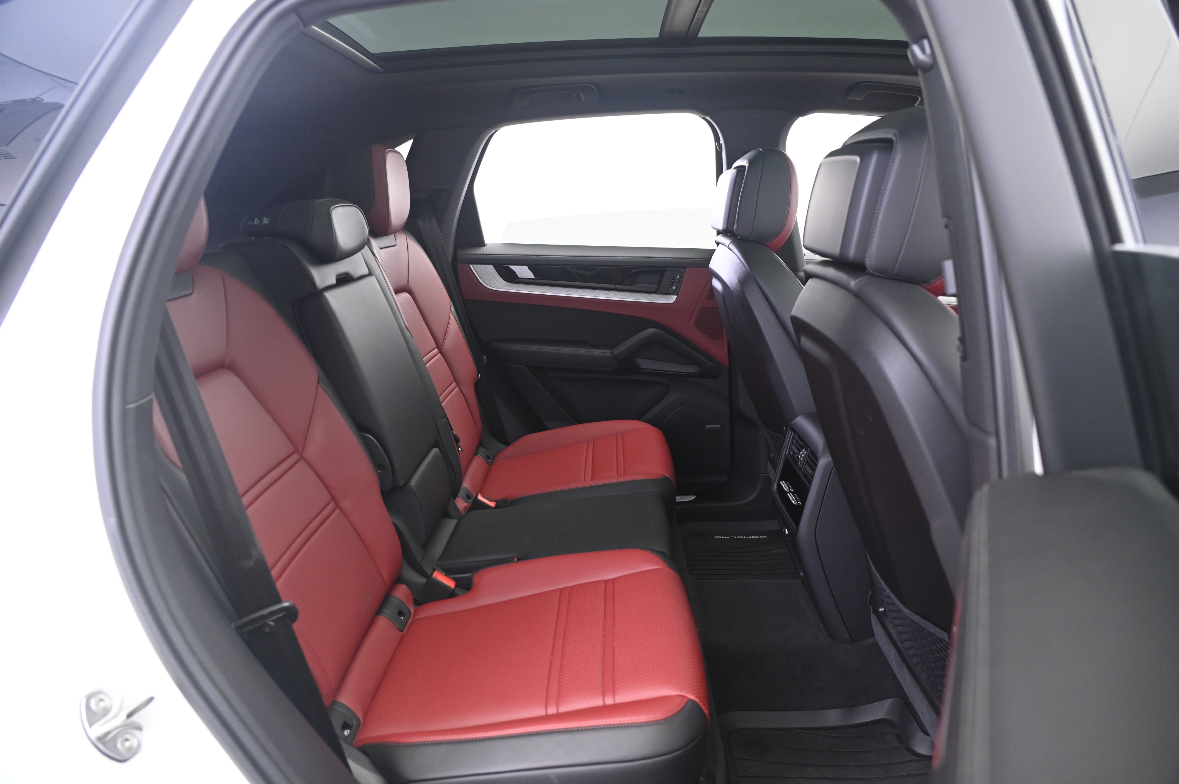 Certified 2025 Porsche Cayenne S AWD/4WD image 18