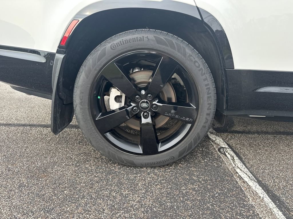 New 2024 Land Rover Defender 130 X-Dynamic SE image 25