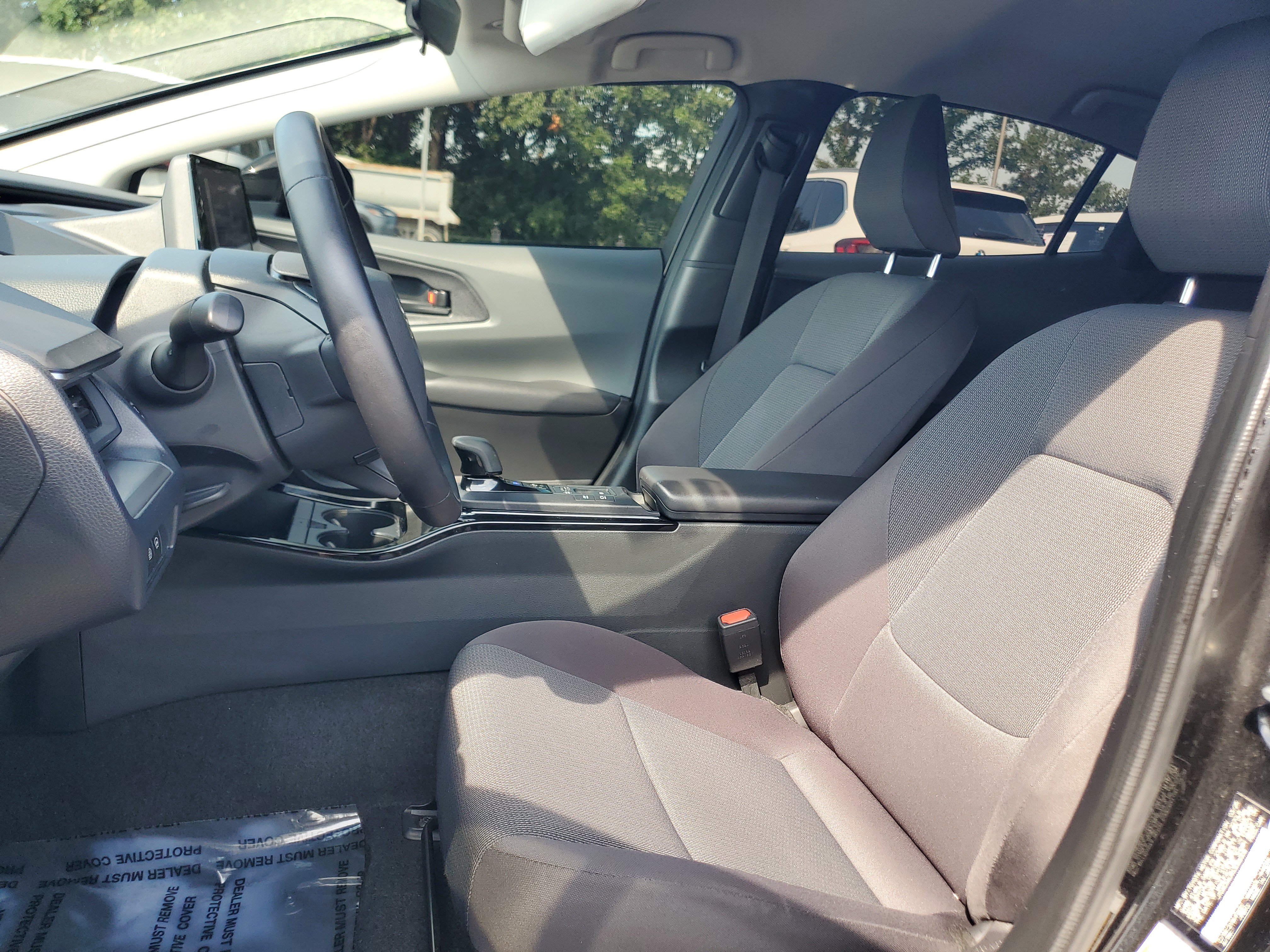 Certified 2025 Toyota Prius LE FWD image 17