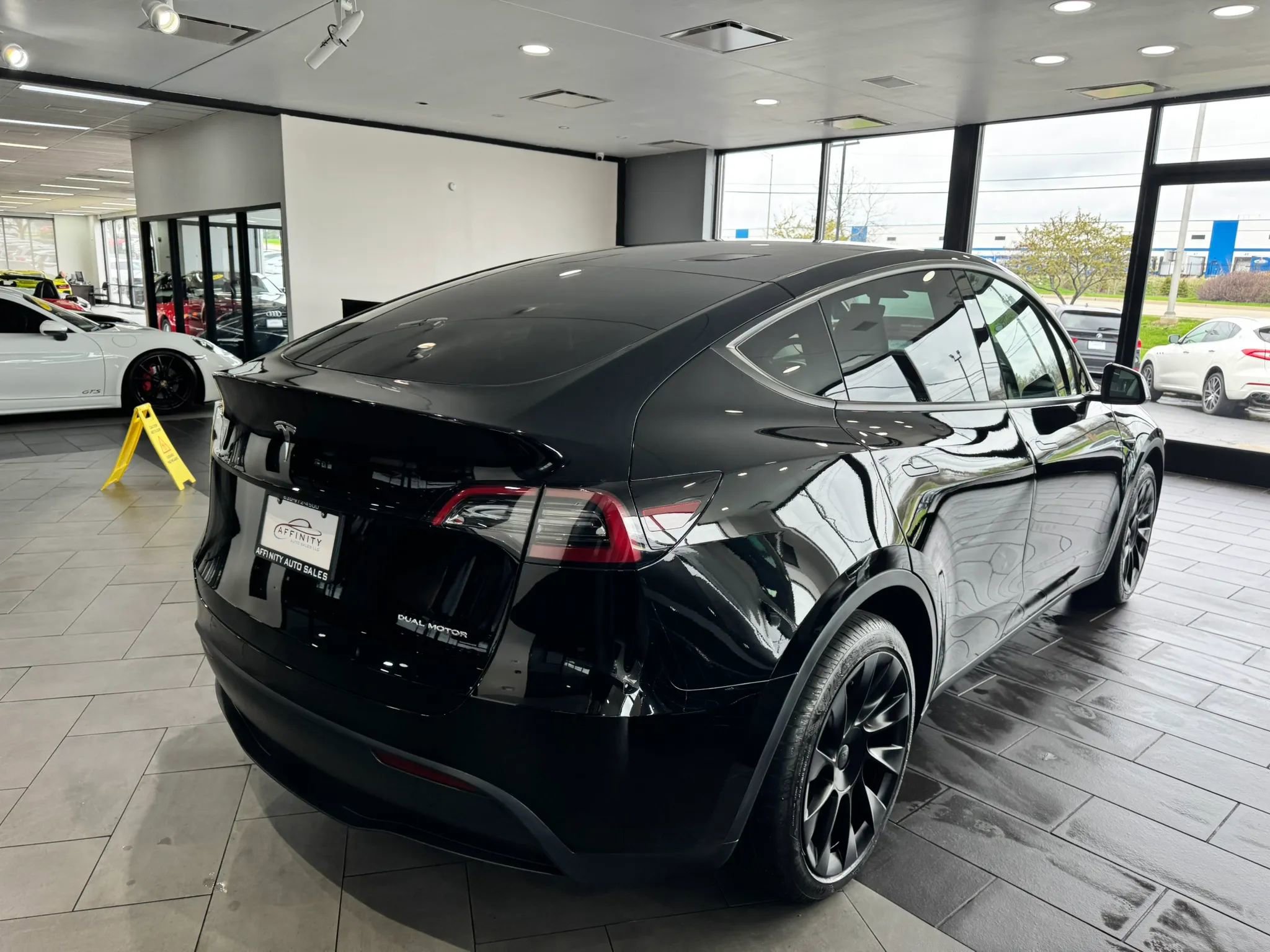 Used 2023 Tesla Model Y Long Range AWD/4WD image 5