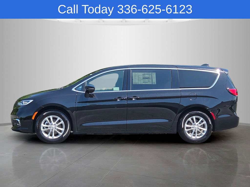New 2026 Chrysler Pacifica Select FWD image 2