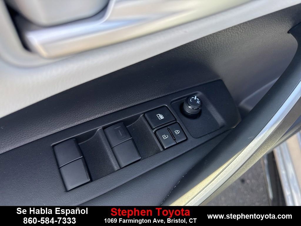 Used 2024 Toyota Corolla SE image 15