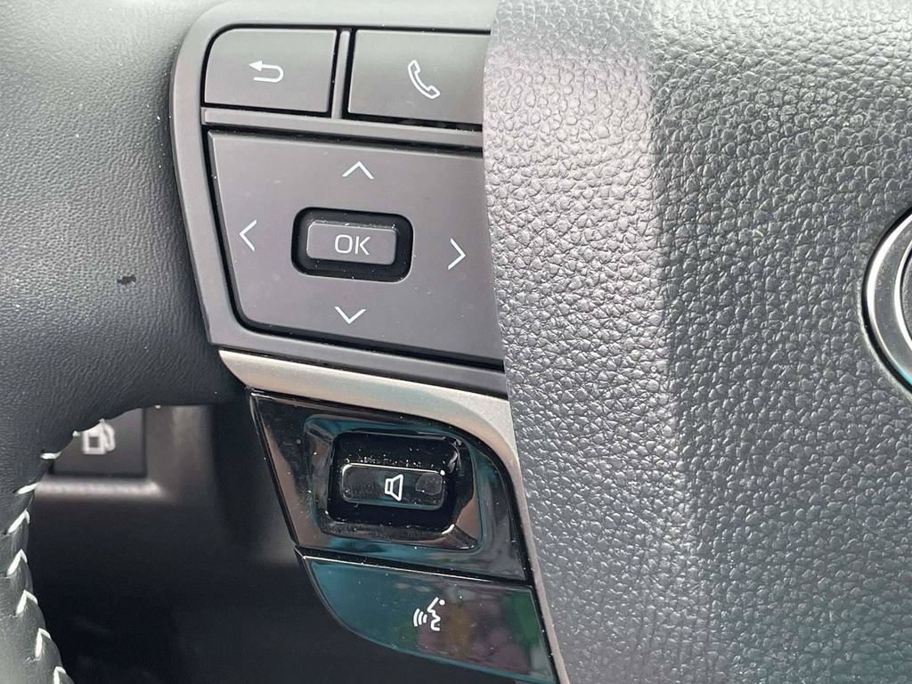 Used 2026 Toyota Camry SE FWD image 23