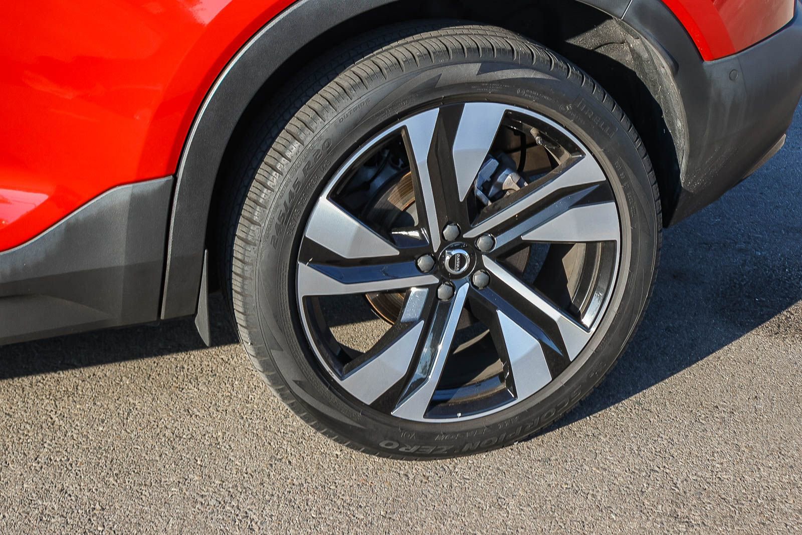 Used 2023 Volvo XC40 B5 Ultimate w/ Protection Package Premier image 11