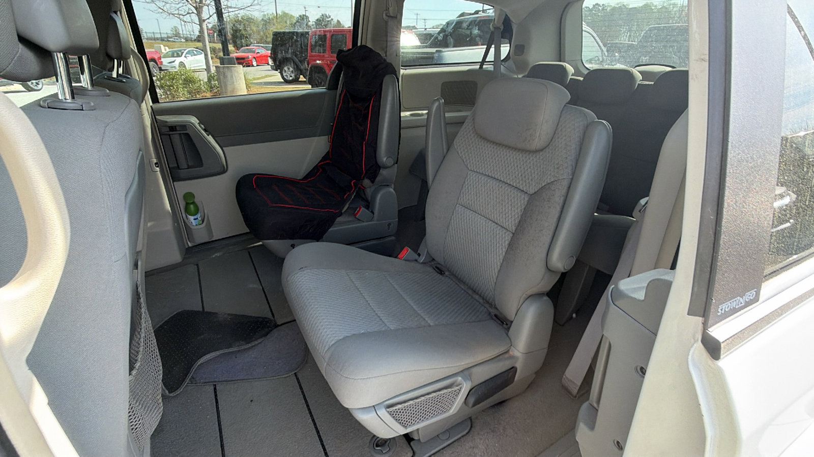 Used 2010 Chrysler Town & Country Touring image 22