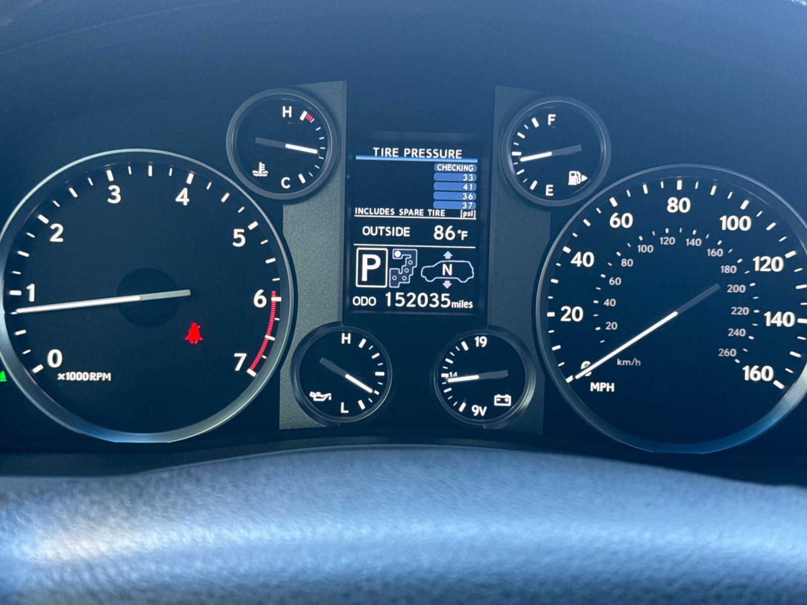 Used 2015 Lexus LX 570 4WD image 25