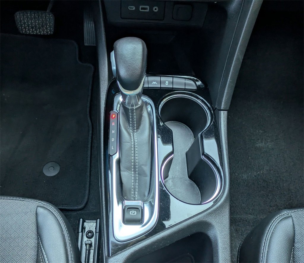 Used 2022 Buick Encore GX Select image 12